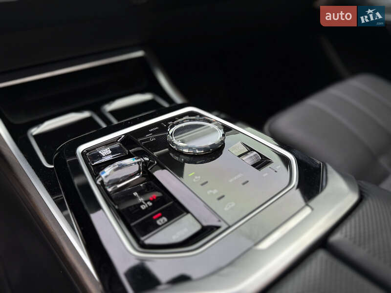 Седан BMW 7 Series 2022 в Львове