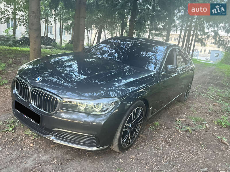 Седан BMW 7 Series 2017 в Почаеве
