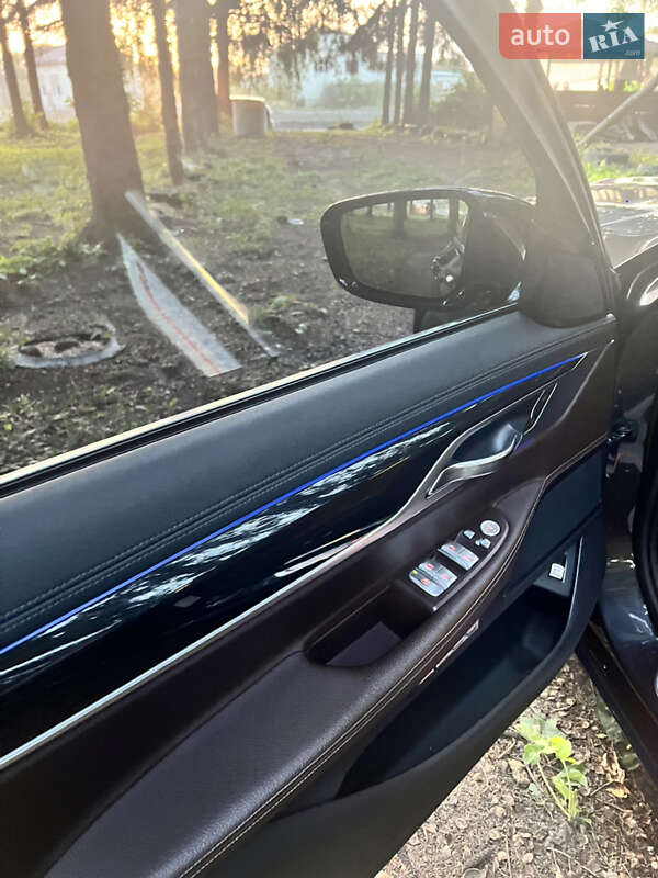 Седан BMW 7 Series 2017 в Почаеве