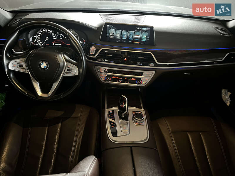 Седан BMW 7 Series 2017 в Почаеве
