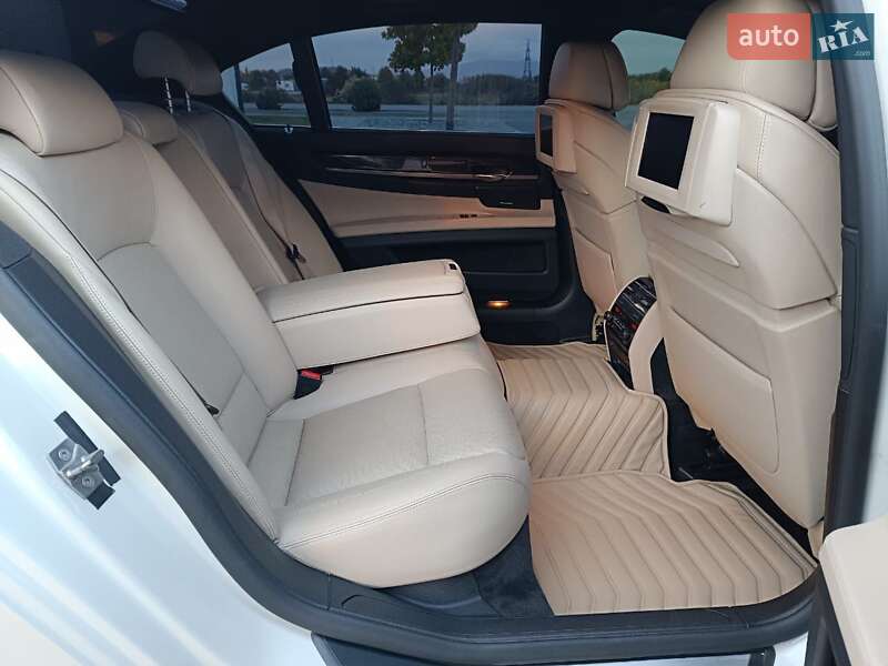 Седан BMW 7 Series 2009 в Мукачево