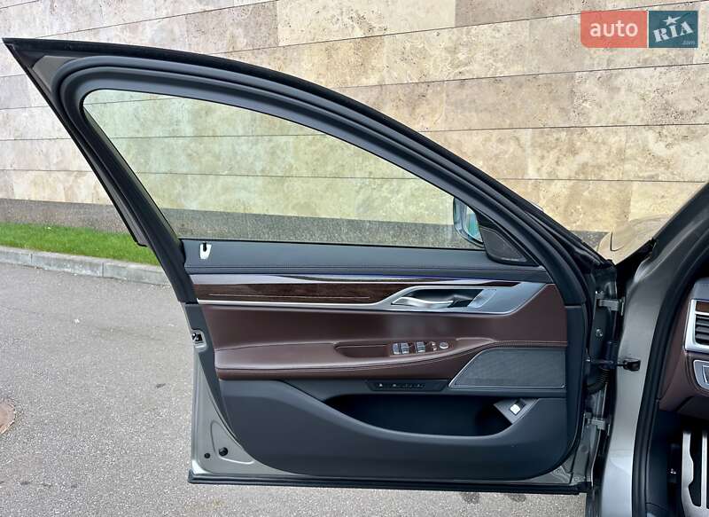 Седан BMW 7 Series 2022 в Киеве
