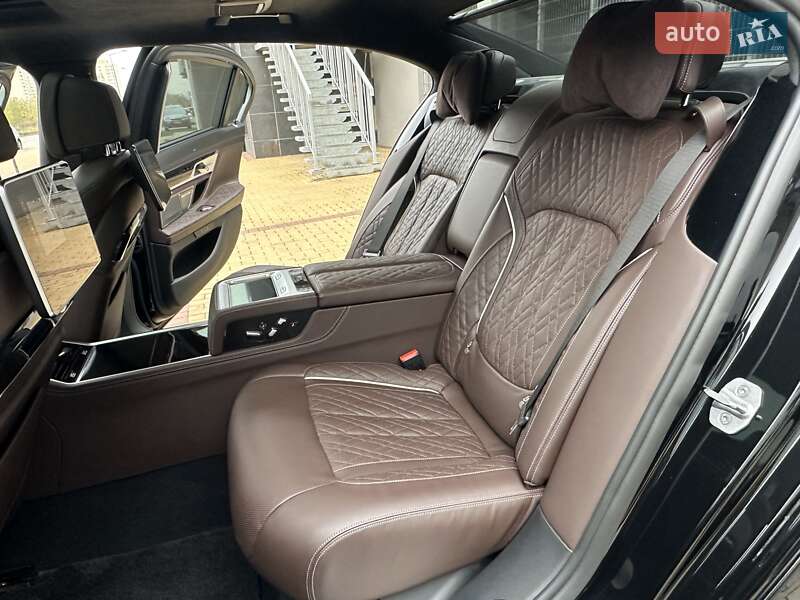 Седан BMW 7 Series 2022 в Киеве