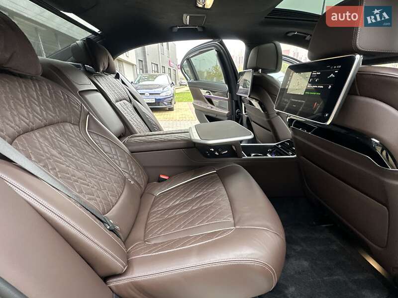 Седан BMW 7 Series 2022 в Киеве