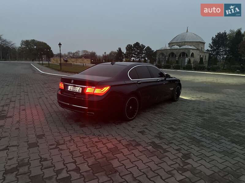 Седан BMW 7 Series 2013 в Измаиле
