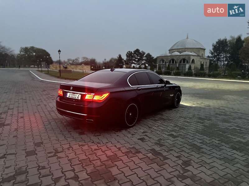 Седан BMW 7 Series 2013 в Измаиле