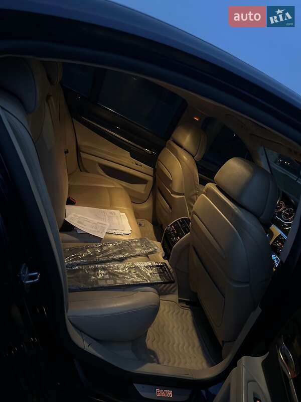 Седан BMW 7 Series 2013 в Измаиле