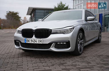 Седан BMW 7 Series 2015 в Ровно