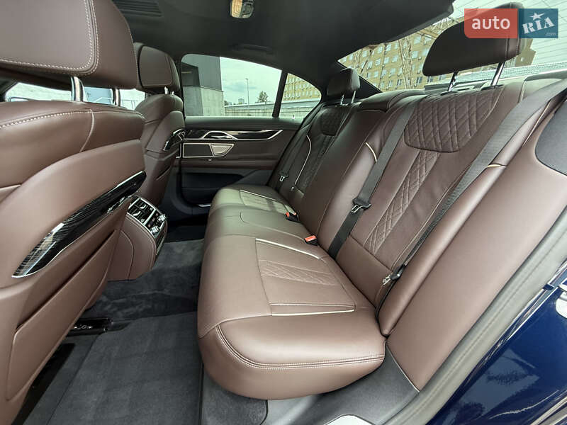 Седан BMW 7 Series 2022 в Киеве