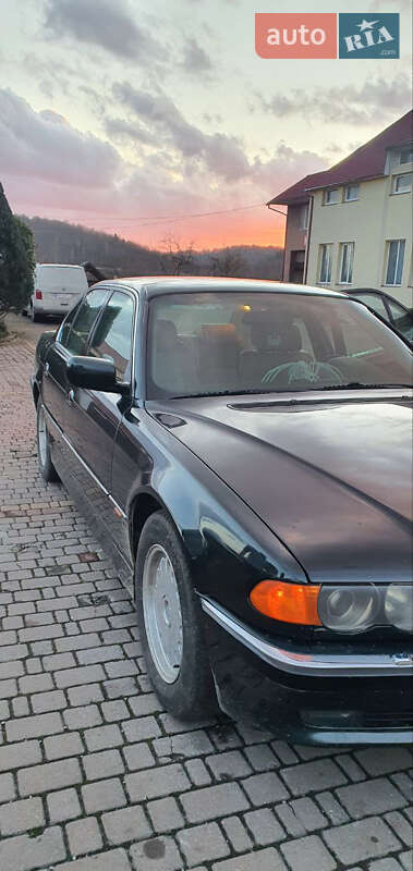 Седан BMW 7 Series 2000 в Иршаве