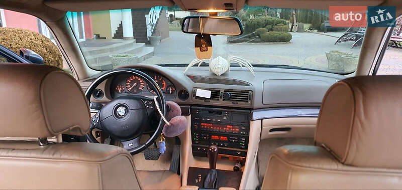 Седан BMW 7 Series 2000 в Иршаве