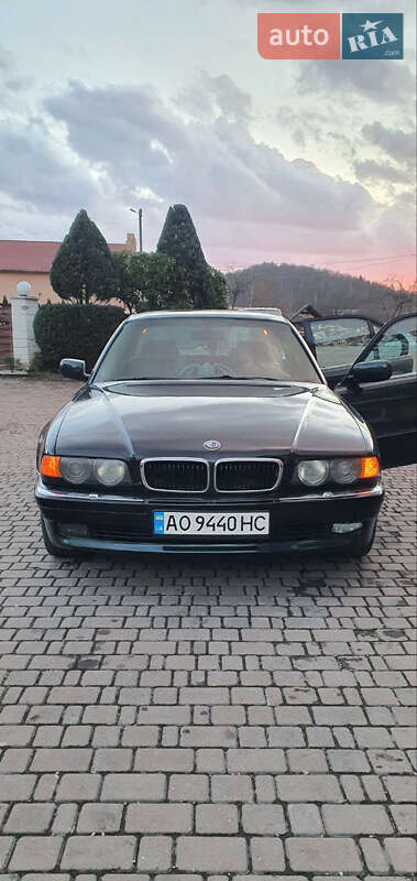 Седан BMW 7 Series 2000 в Иршаве