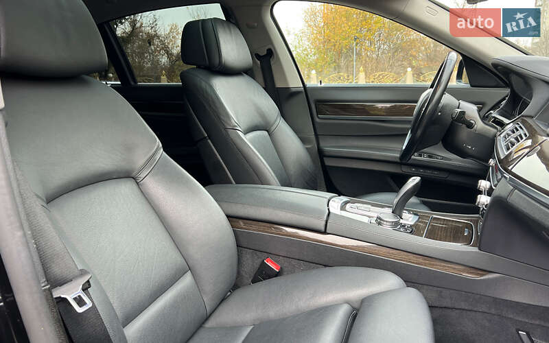 Седан BMW 7 Series 2015 в Львове