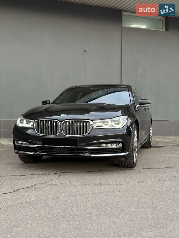 Седан BMW 7 Series 2017 в Львові