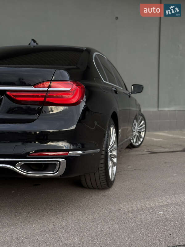 Седан BMW 7 Series 2017 в Львові