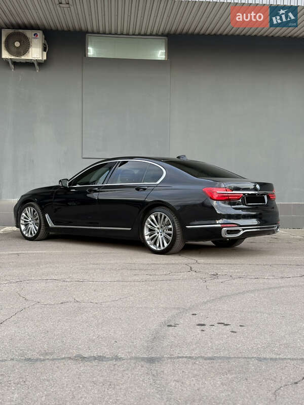 Седан BMW 7 Series 2017 в Львові