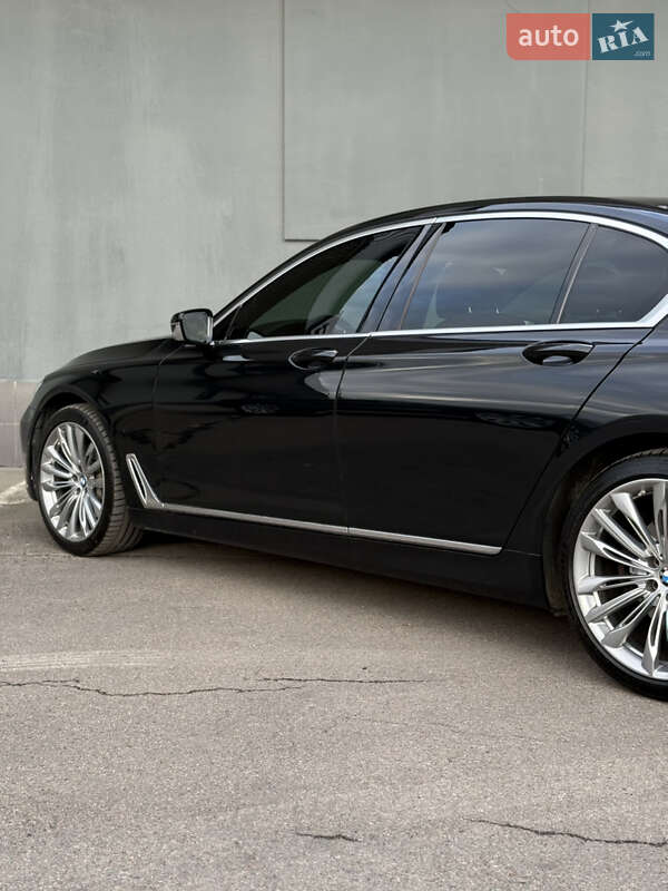 Седан BMW 7 Series 2017 в Львові