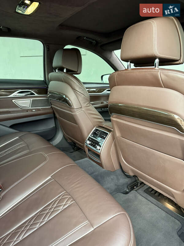 Седан BMW 7 Series 2017 в Львові
