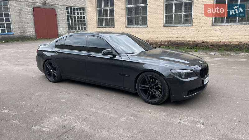 Седан BMW 7 Series 2010 в Львове