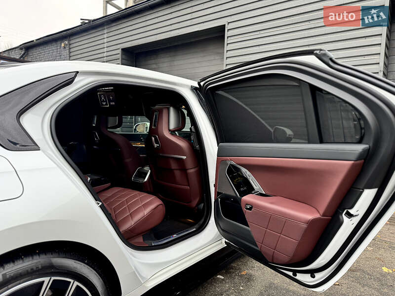 Седан BMW 7 Series 2023 в Киеве