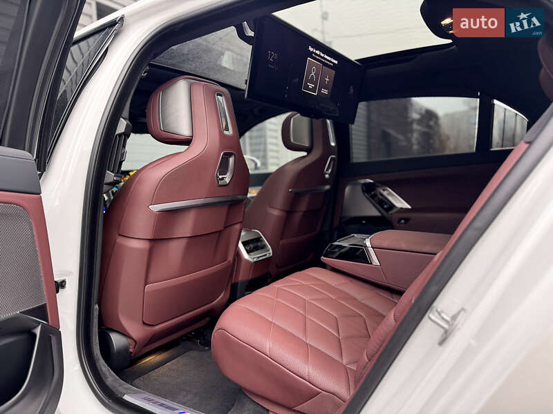 Седан BMW 7 Series 2023 в Киеве