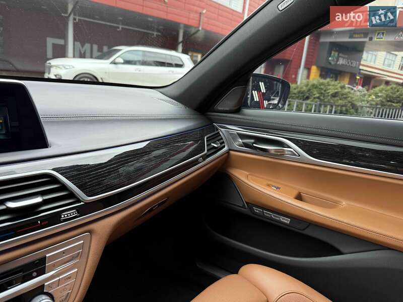 Седан BMW 7 Series 2016 в Львове
