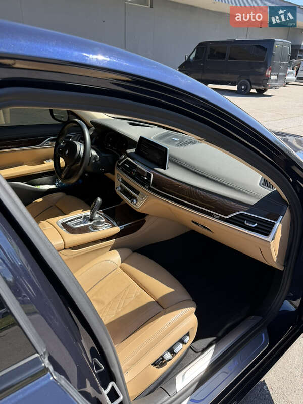 Седан BMW 7 Series 2019 в Львове