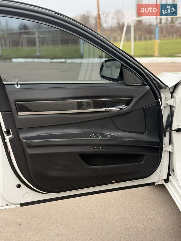 Седан BMW 7 Series 2013 в Прилуках
