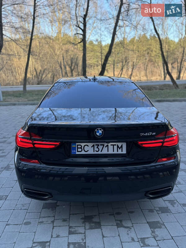 Седан BMW 7 Series 2018 в Новояворовске