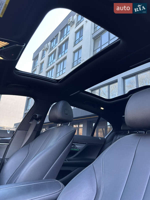 Седан BMW 7 Series 2018 в Новояворовске