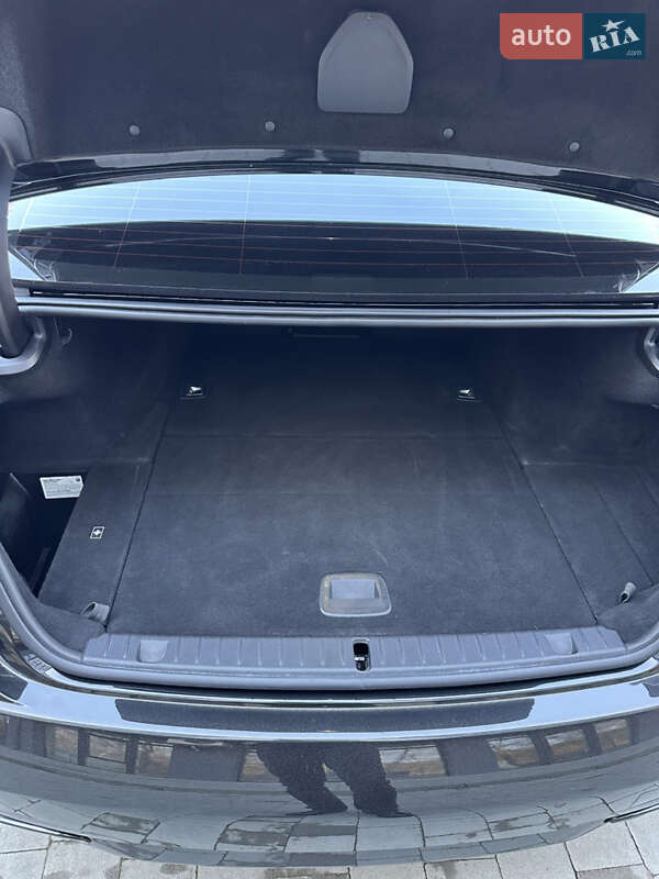 Седан BMW 7 Series 2018 в Новояворовске