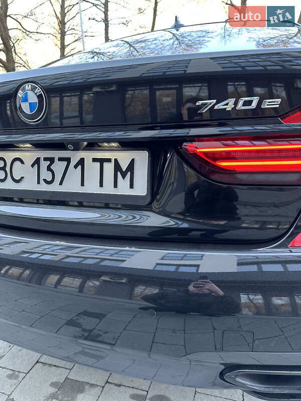 Седан BMW 7 Series 2018 в Новояворовске