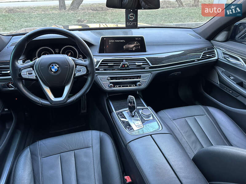Седан BMW 7 Series 2018 в Новояворовске