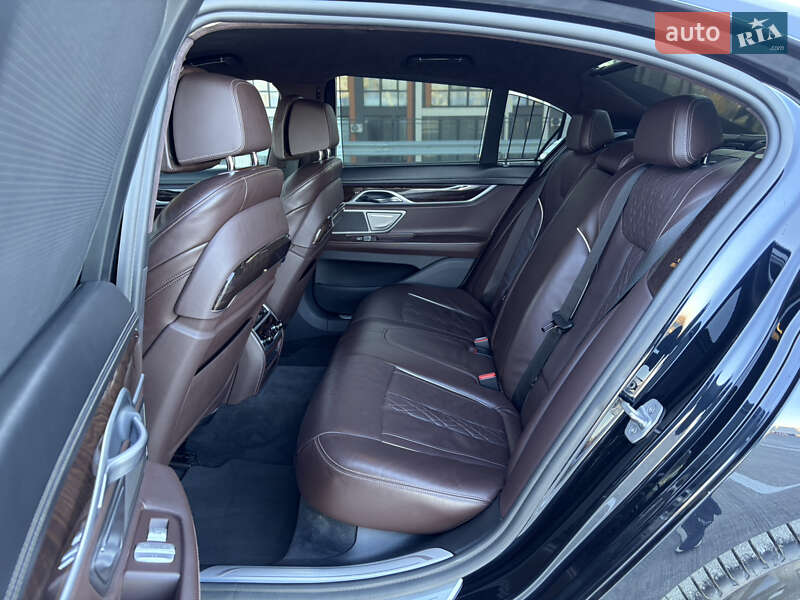 Седан BMW 7 Series 2017 в Ужгороде