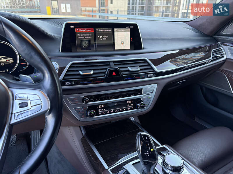 Седан BMW 7 Series 2017 в Ужгороде