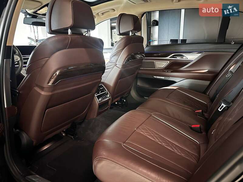 Седан BMW 7 Series 2016 в Львове