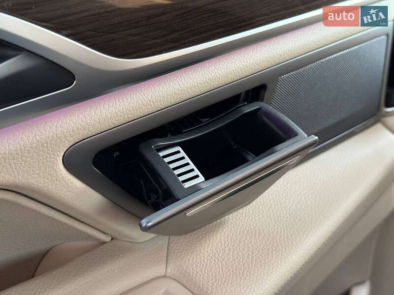 Седан BMW 7 Series 2017 в Кривом Роге