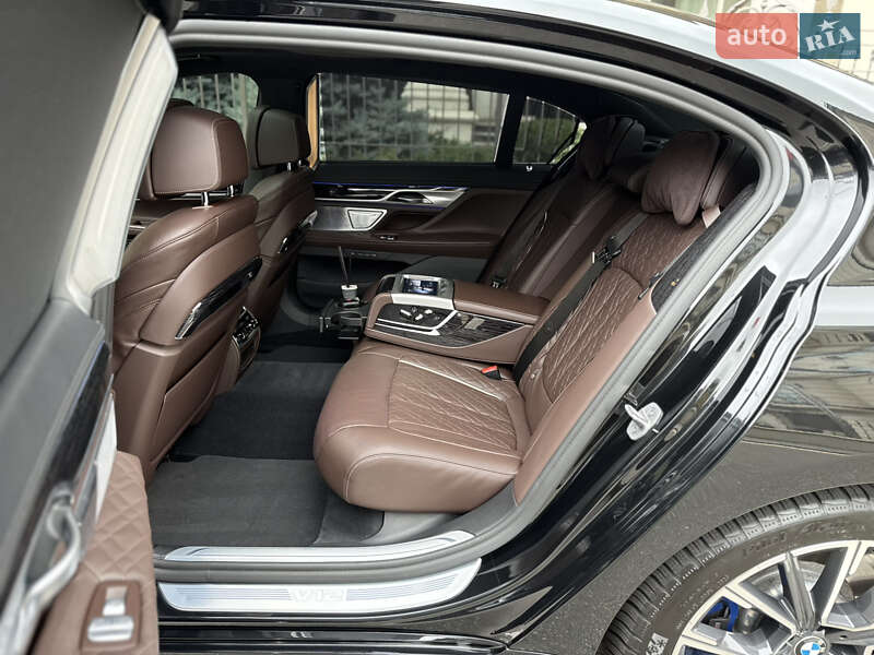 Седан BMW 7 Series 2022 в Киеве