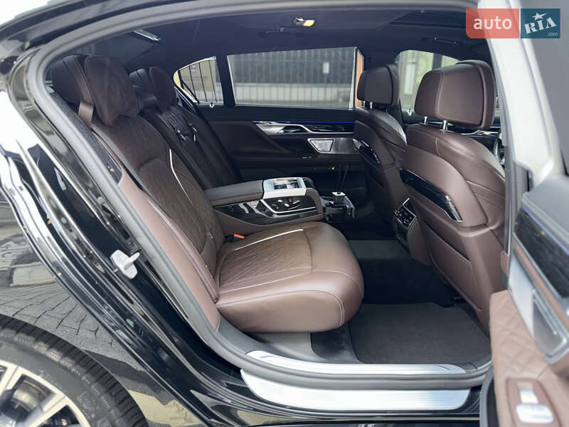 Седан BMW 7 Series 2022 в Киеве