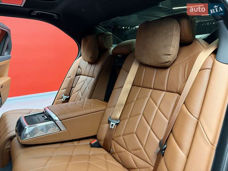 Седан BMW 7 Series 2023 в Киеве