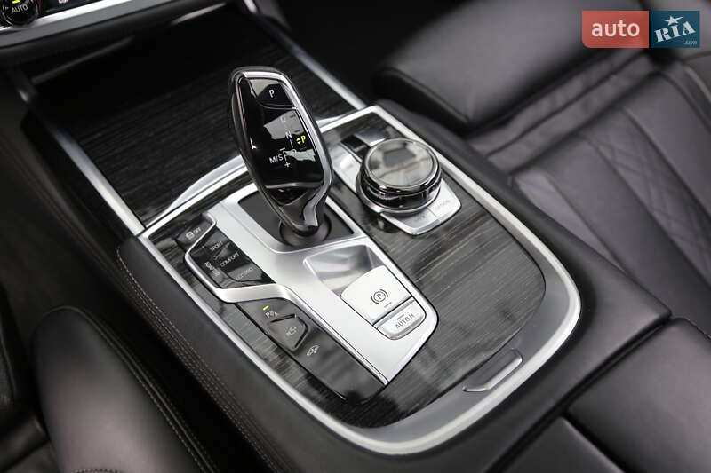 Седан BMW 7 Series 2016 в Киеве