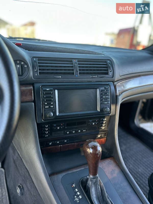 Седан BMW 7 Series 2000 в Черновцах