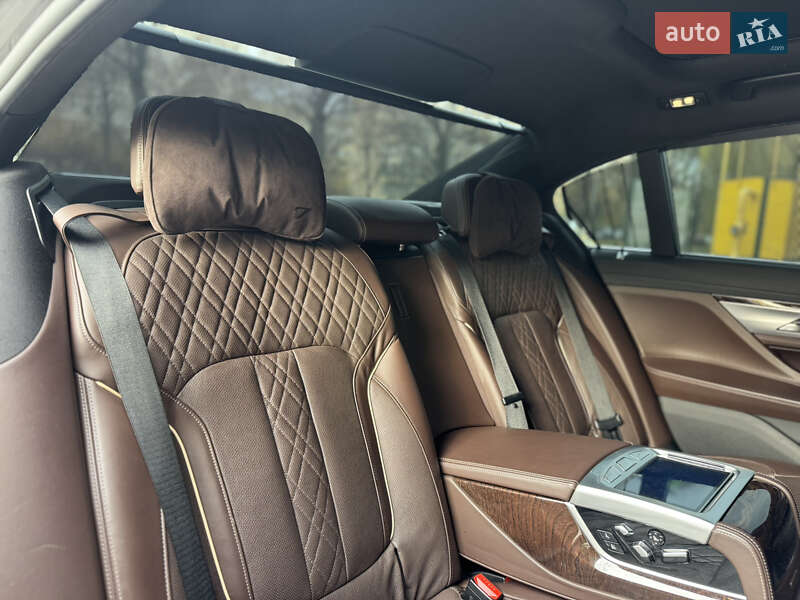 Седан BMW 7 Series 2016 в Рівному