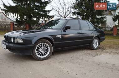 Седан BMW 7 Series 1989 в Кременці