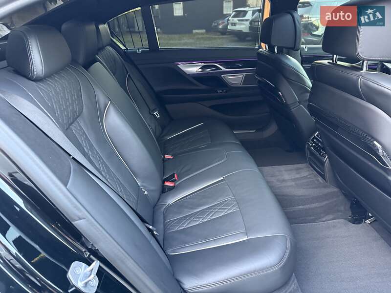 Седан BMW 7 Series 2021 в Виннице