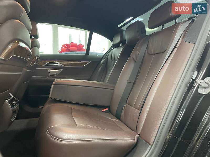 Седан BMW 7 Series 2016 в Киеве