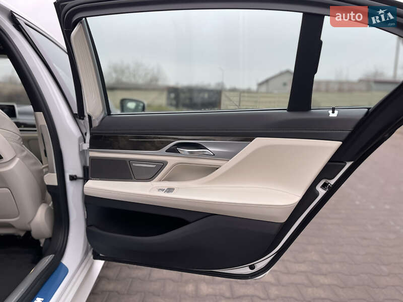 Седан BMW 7 Series 2017 в Луцке