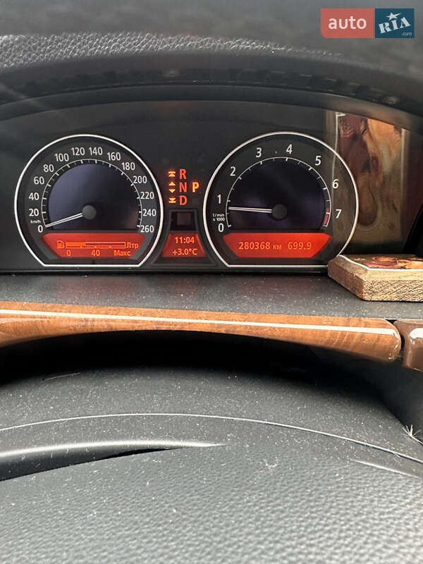 Седан BMW 7 Series 2006 в Стрию