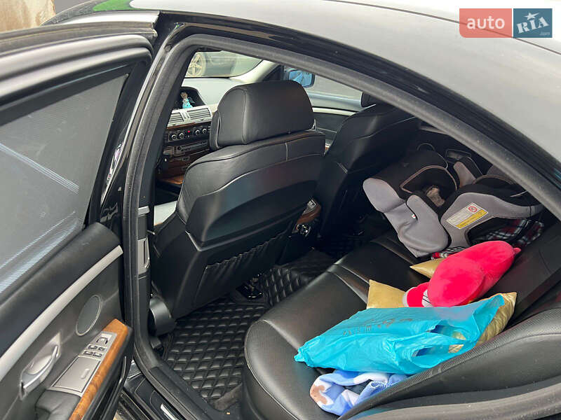 Седан BMW 7 Series 2006 в Стрию