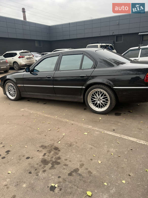 Седан BMW 7 Series 2000 в Кривому Розі